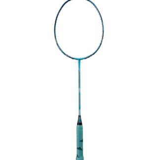 Badminton-ketcher. Farven er aqua, dvs. en blanding af blå og grøn, og der er stafferinger i sølv-farve. Håndtaget er grønt og matcher flot.