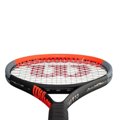 Tennis racquet (seen from handle and towards the head). Beam in orange, gray and black. A big red "W" painted on the white strings.
