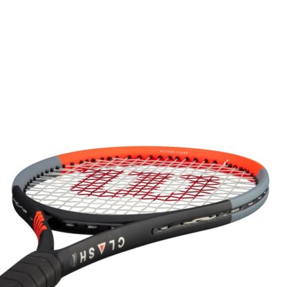 Tennis racquet (seen from handle and towards the head). Beam in orange, gray and black. A big red "W" painted on the white strings.