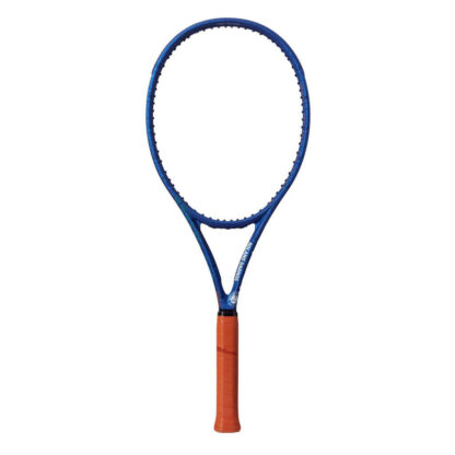 Blue tennis racquet with clay grip. White Roland Garros logo at the bottom of the throat. Wilson Clash 100 v2.0 Roland Garros Edition.