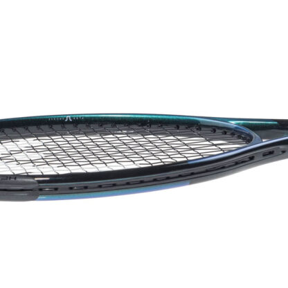 View from side of the racquet of black and blue pearlescent tennis racquet from HEAD. Black strings with white HEAD logo and black grip. HEAD Gravity MP Auxetic 2025.