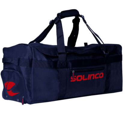 Side view of navy blue duffle bag from Solinco. Solinco in red writing on the side. Red Solinco logo on the side. The bag has carrying straps as well as multiple pockets. Here showcased one of the side pockets. Solinco Tech Duffle in navy.