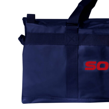 Closeup of the qualit of navy blue duffle bag from Solinco. The bag has carrying straps as well as multiple pockets. Solinco Tech Duffle in navy.