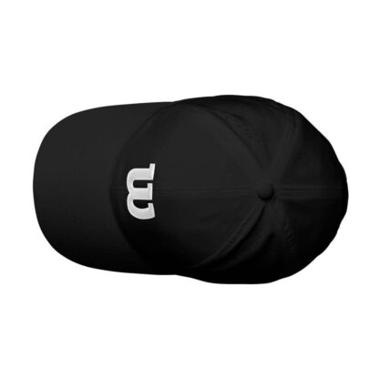 Black cap seen from the top. Cap from Wilson with white W for Wilson on the front.